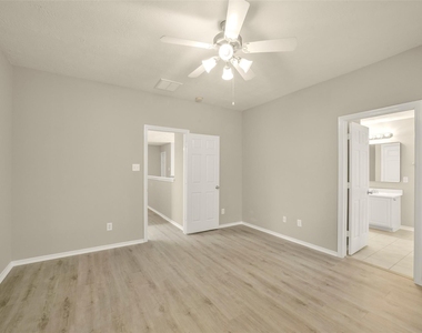 171 N Burberry Park Circle - Photo Thumbnail 19