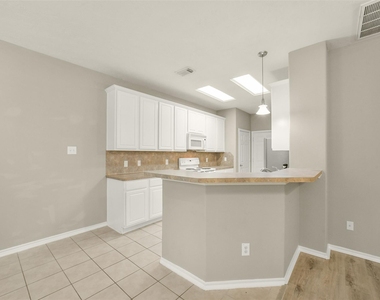 171 N Burberry Park Circle - Photo Thumbnail 5