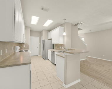 171 N Burberry Park Circle - Photo Thumbnail 6