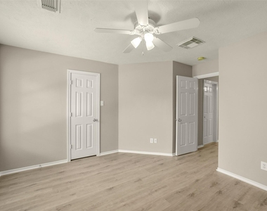 171 N Burberry Park Circle - Photo Thumbnail 28