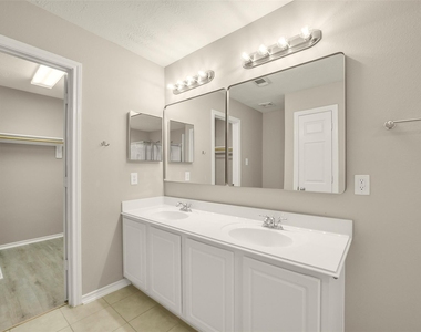 171 N Burberry Park Circle - Photo Thumbnail 20