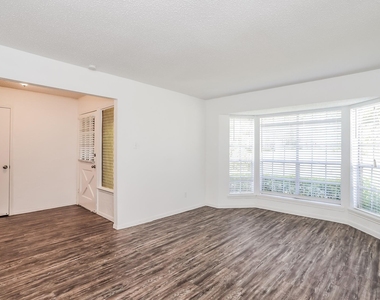 26218 Maplewood Drive - Photo Thumbnail 2