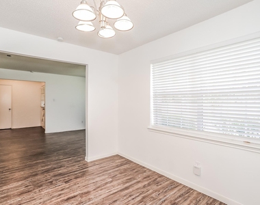 26218 Maplewood Drive - Photo Thumbnail 3