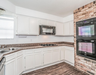 26218 Maplewood Drive - Photo Thumbnail 4