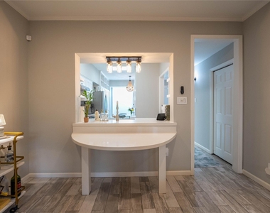 7447 Brompton Street - Photo Thumbnail 15
