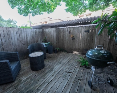 7447 Brompton Street - Photo Thumbnail 23