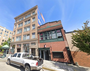 1801 Hewitt Ave - Photo Thumbnail 4
