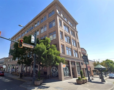 1801 Hewitt Ave - Photo Thumbnail 1