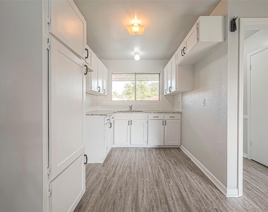 5646 Cedarburg Drive - Photo Thumbnail 3