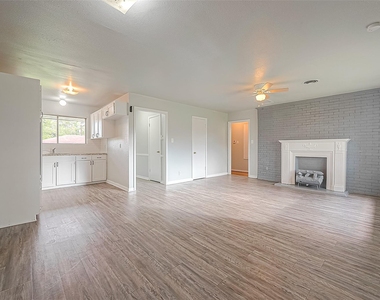 5646 Cedarburg Drive - Photo Thumbnail 13