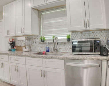 8150 Herschelwood Street - Photo Thumbnail 4
