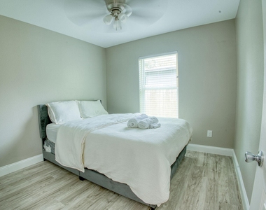 8150 Herschelwood Street - Photo Thumbnail 5