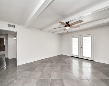 4011 Ebbtide Drive - Photo Thumbnail 9