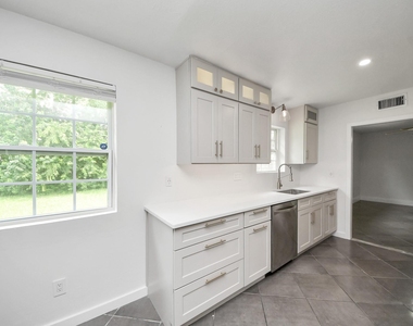 4011 Ebbtide Drive - Photo Thumbnail 6