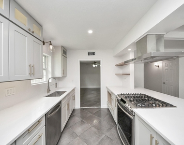 4011 Ebbtide Drive - Photo Thumbnail 7