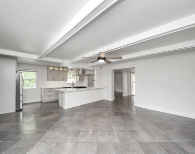 4011 Ebbtide Drive - Photo Thumbnail 11