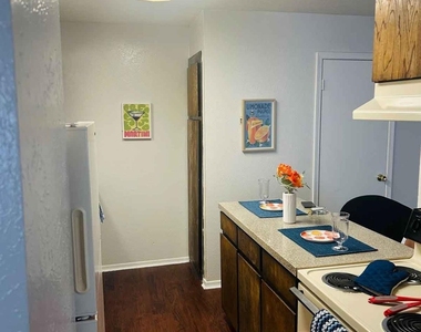 2957 Park Square Drive - Photo Thumbnail 6