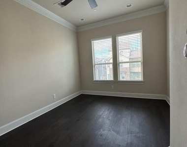 2656 Fountain Key Boulevard - Photo Thumbnail 8
