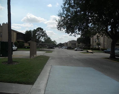 10555 Turtlewood Court - Photo Thumbnail 4