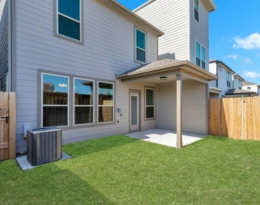 3420 Avondale View Drive - Photo Thumbnail 4