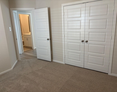 14150 Granger Pointe Lane - Photo Thumbnail 16
