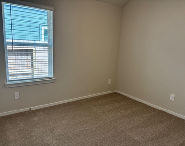 14150 Granger Pointe Lane - Photo Thumbnail 12