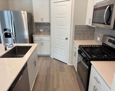 14150 Granger Pointe Lane - Photo Thumbnail 5