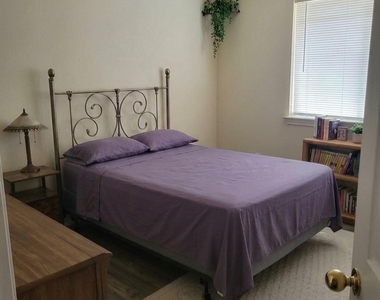 937 Crepe Myrtle Street - Photo Thumbnail 5