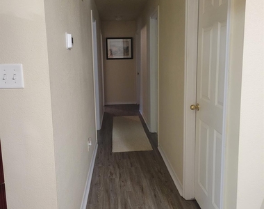 937 Crepe Myrtle Street - Photo Thumbnail 12