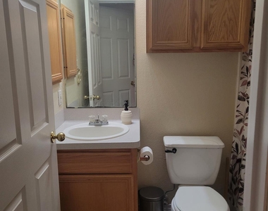 937 Crepe Myrtle Street - Photo Thumbnail 7