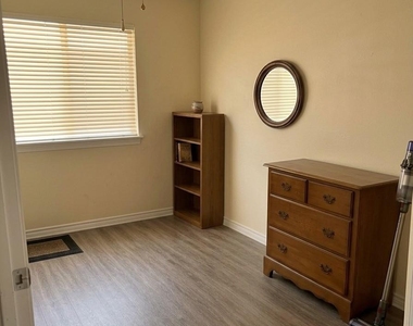 937 Crepe Myrtle Street - Photo Thumbnail 6