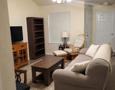 937 Crepe Myrtle Street - Photo Thumbnail 2