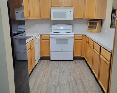 937 Crepe Myrtle Street - Photo Thumbnail 11