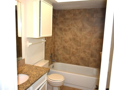 16838 Markridge Drive - Photo Thumbnail 11