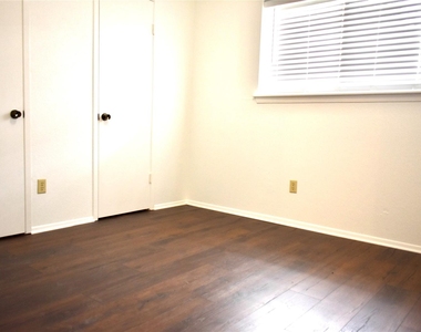 16838 Markridge Drive - Photo Thumbnail 5