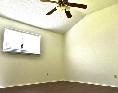 16838 Markridge Drive - Photo Thumbnail 8