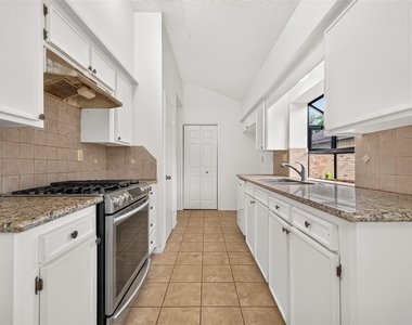 16838 Markridge Drive - Photo Thumbnail 12
