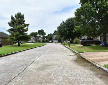 16838 Markridge Drive - Photo Thumbnail 13