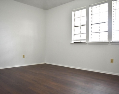 16838 Markridge Drive - Photo Thumbnail 6