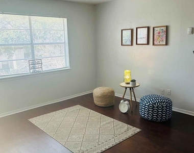 2957 Park Square Drive - Photo Thumbnail 5