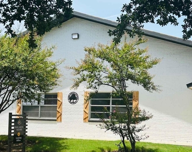 2957 Park Square Drive - Photo Thumbnail 1