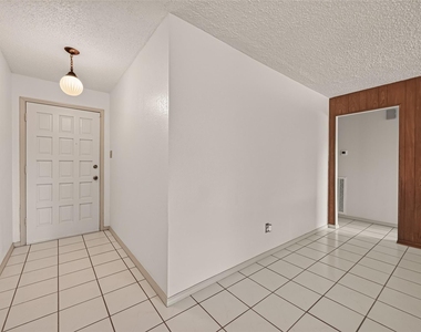 5206 Olana Drive - Photo Thumbnail 3