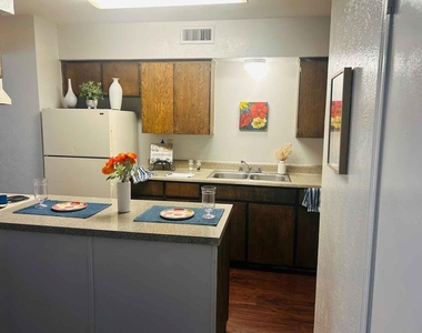 2957 Park Square Drive - Photo Thumbnail 3
