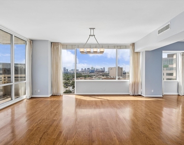 15 Greenway Plaza - Photo Thumbnail 1