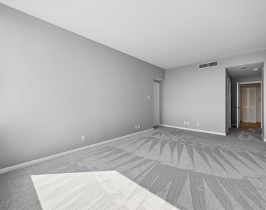 15 Greenway Plaza - Photo Thumbnail 18