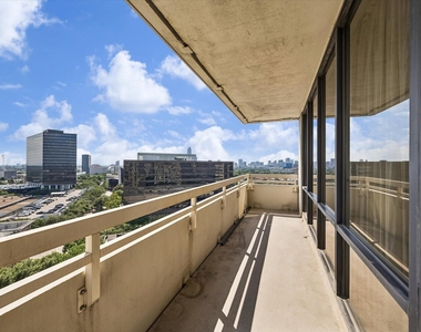 15 Greenway Plaza - Photo Thumbnail 9