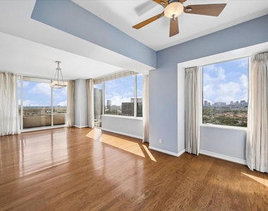 15 Greenway Plaza - Photo Thumbnail 5
