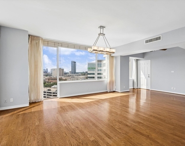 15 Greenway Plaza - Photo Thumbnail 4