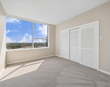15 Greenway Plaza - Photo Thumbnail 23