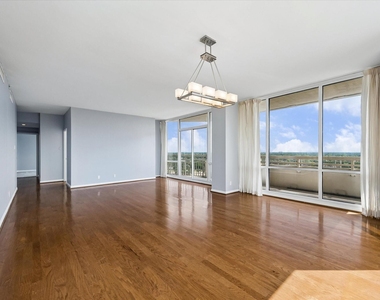 15 Greenway Plaza - Photo Thumbnail 7